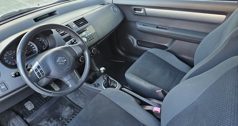 Suzuki Swift cena 13900 przebieg: 119000, rok produkcji 2010 z Sokołów Małopolski małe 529